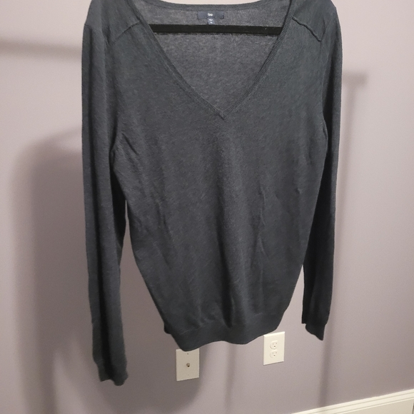 Gray gap sweater - Picture 2 of 2